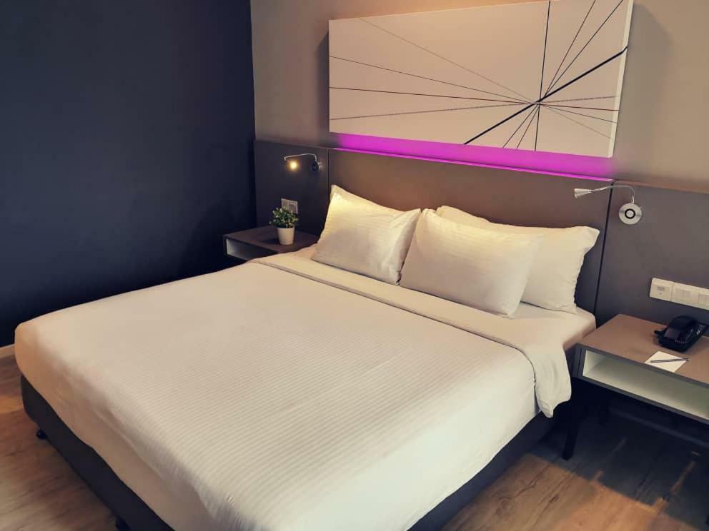 The 12 Suites @ Empire Damansara Petaling Jaya Bagian luar foto