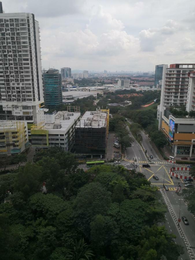 The 12 Suites @ Empire Damansara Petaling Jaya Bagian luar foto